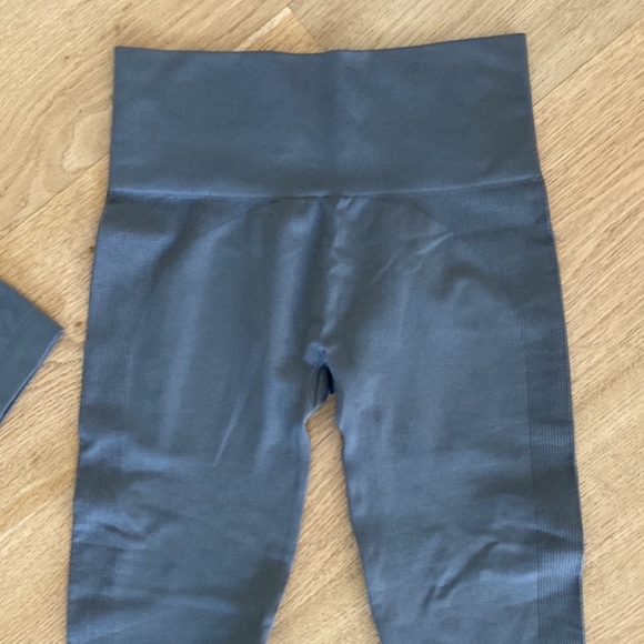 Set Active Sports Bra and Leggings Set in Grey - Picture 4 of 5